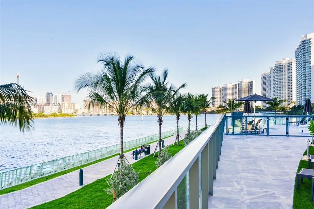 3250 NE 188th St #404 Aventura, FL 33180
