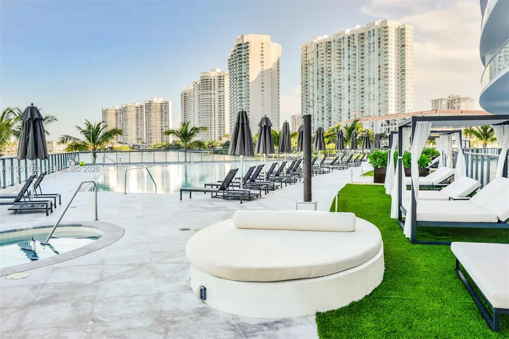 3250 NE 188th St #404 Aventura, FL 33180