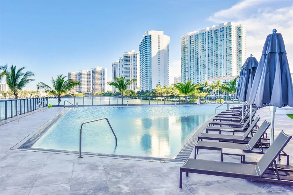 3250 NE 188th St #404 Aventura, FL 33180