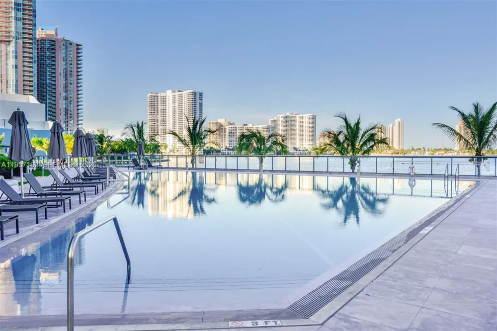 3250 NE 188th St #404 Aventura, FL 33180