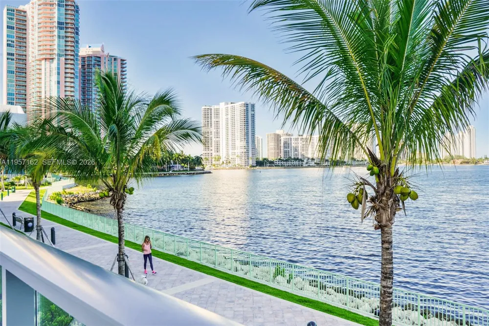 3250 NE 188th St #404 Aventura, FL 33180