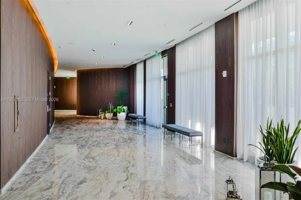 3250 NE 188th St #404 Aventura, FL 33180