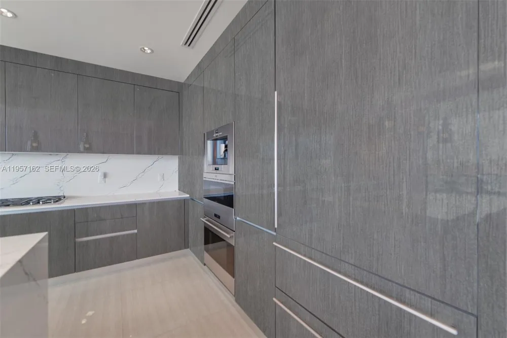 3250 NE 188th St #404 Aventura, FL 33180