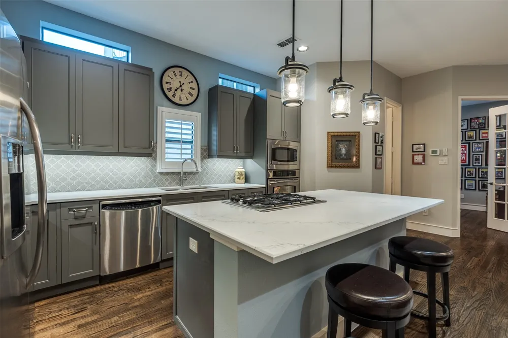 2111 Albany Street Dallas, TX 75201