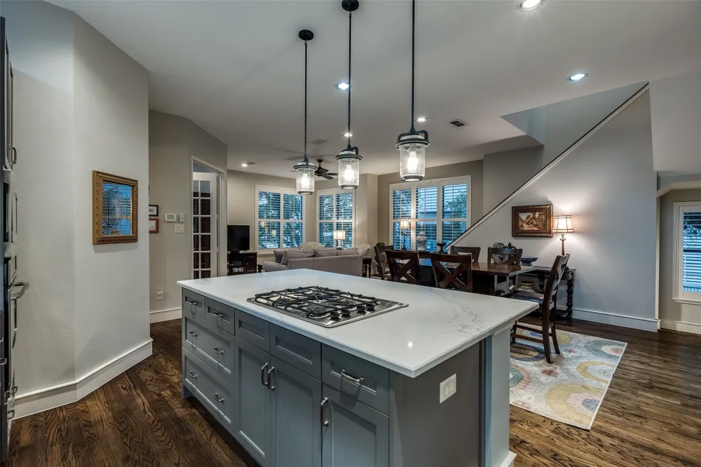2111 Albany Street Dallas, TX 75201