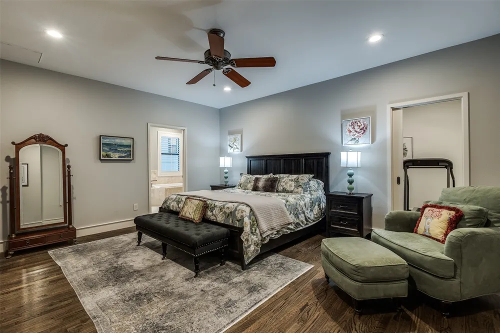 2111 Albany Street Dallas, TX 75201