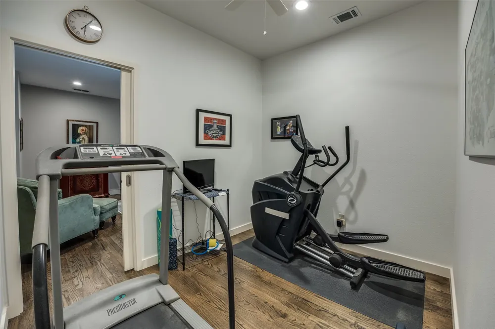 2111 Albany Street Dallas, TX 75201