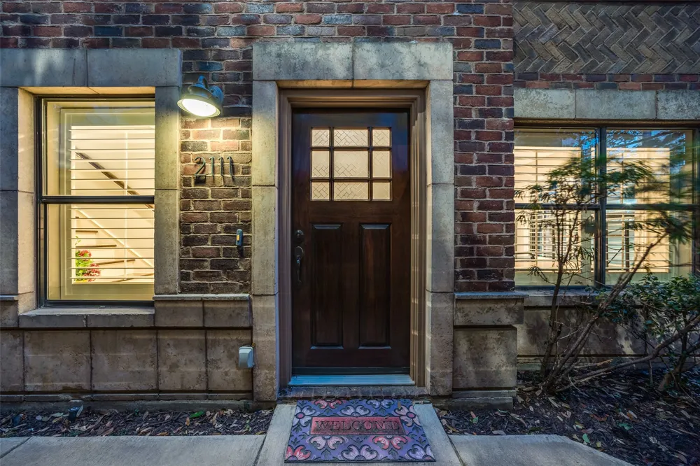 2111 Albany Street Dallas, TX 75201
