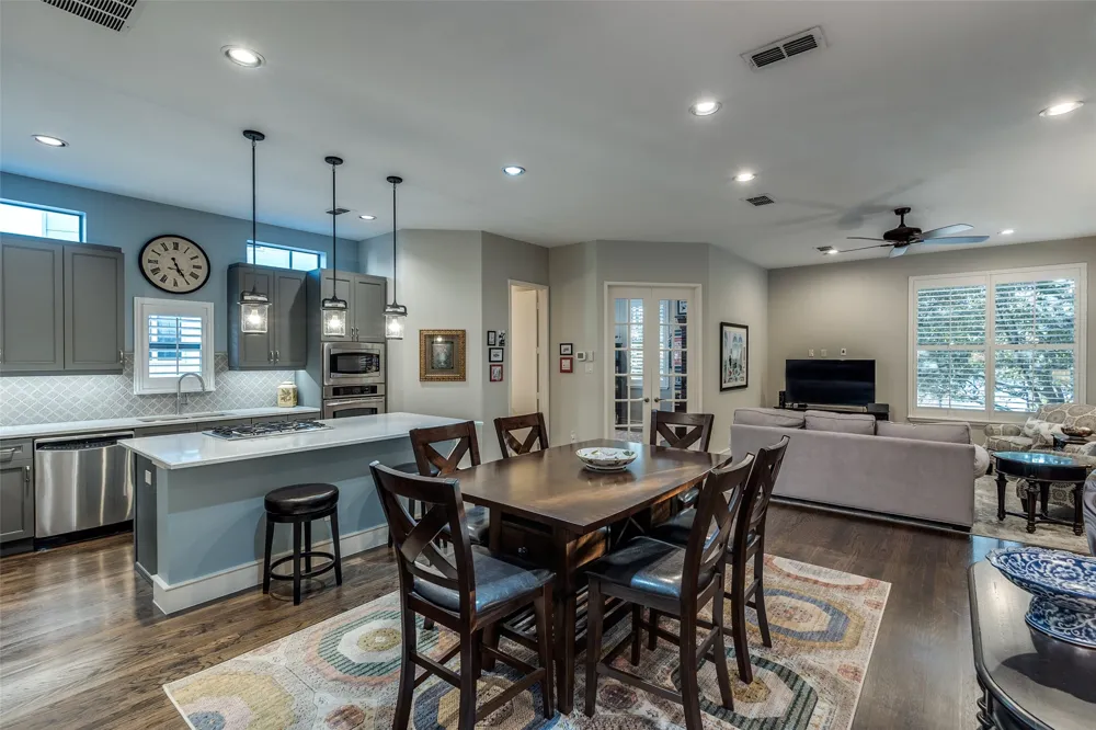 2111 Albany Street Dallas, TX 75201