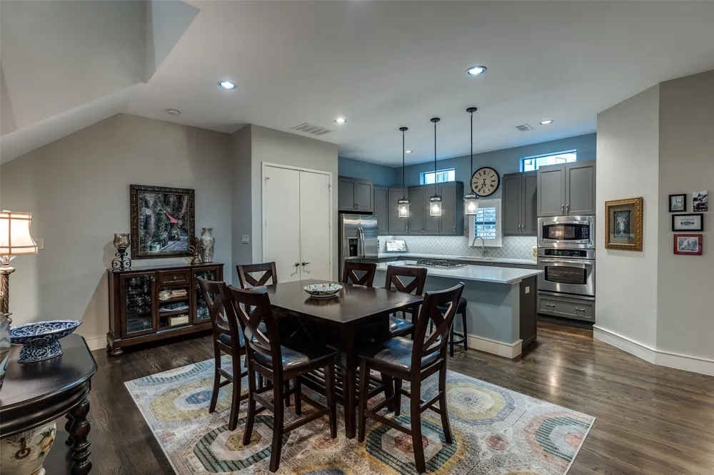 2111 Albany Street Dallas, TX 75201