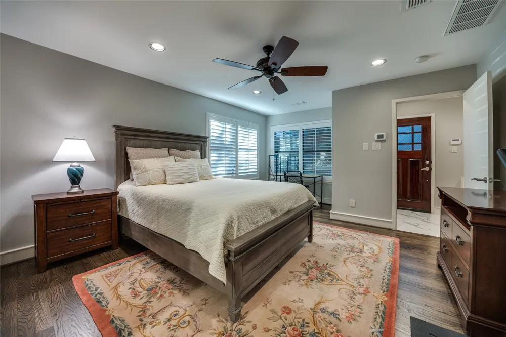 2111 Albany Street Dallas, TX 75201