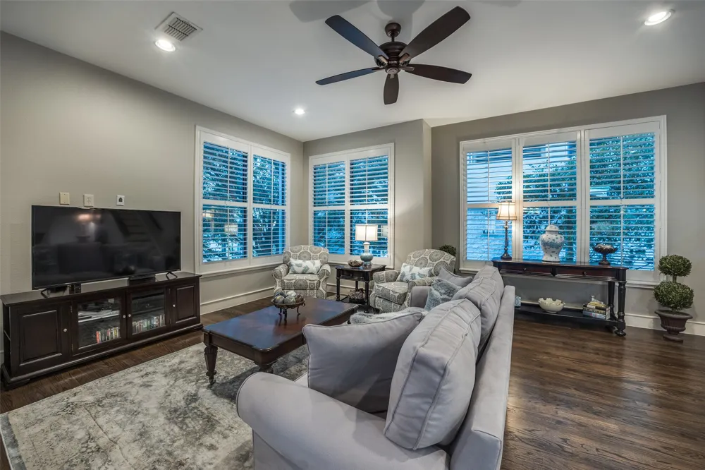 2111 Albany Street Dallas, TX 75201