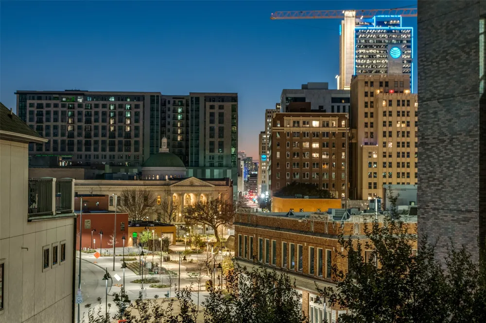 2111 Albany Street Dallas, TX 75201