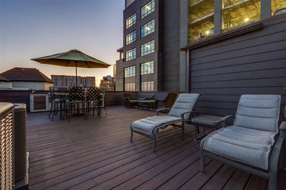 2111 Albany Street Dallas, TX 75201