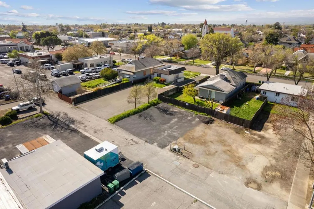 422 J STREET Los Banos, CA 93635
