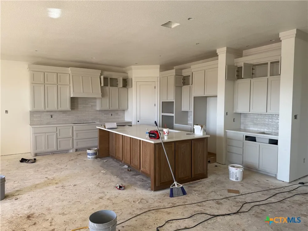 1614 Hunt Drive Salado, TX 76571