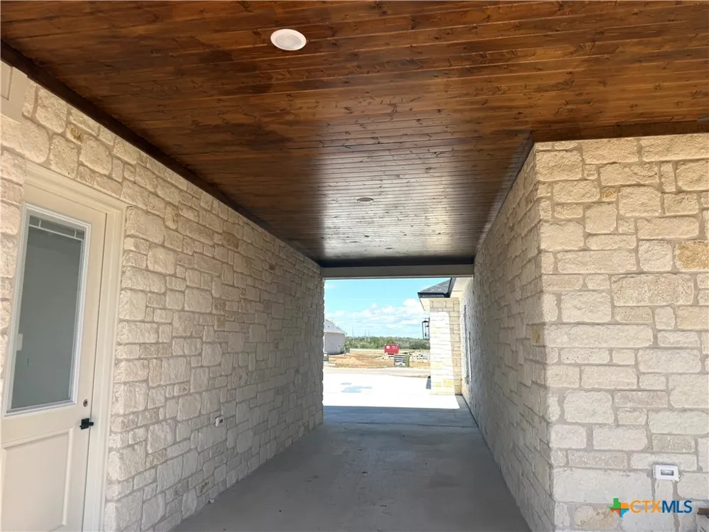 1614 Hunt Drive Salado, TX 76571