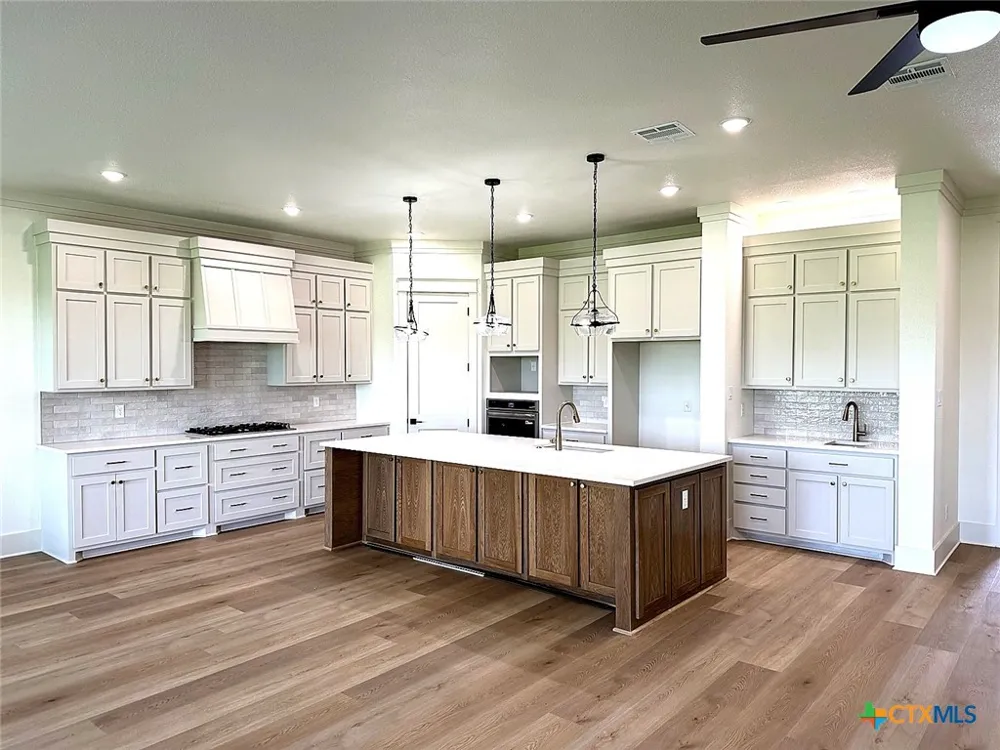 1614 Hunt Drive Salado, TX 76571