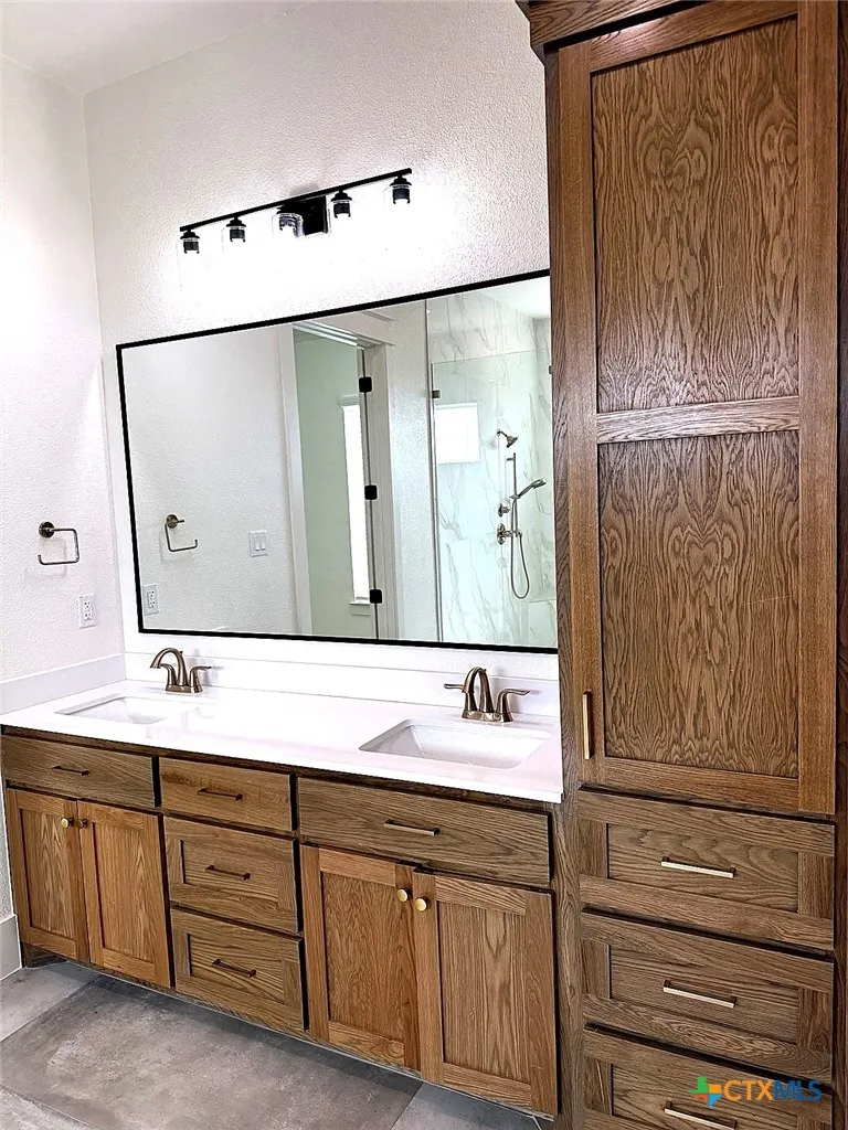 1614 Hunt Drive Salado, TX 76571