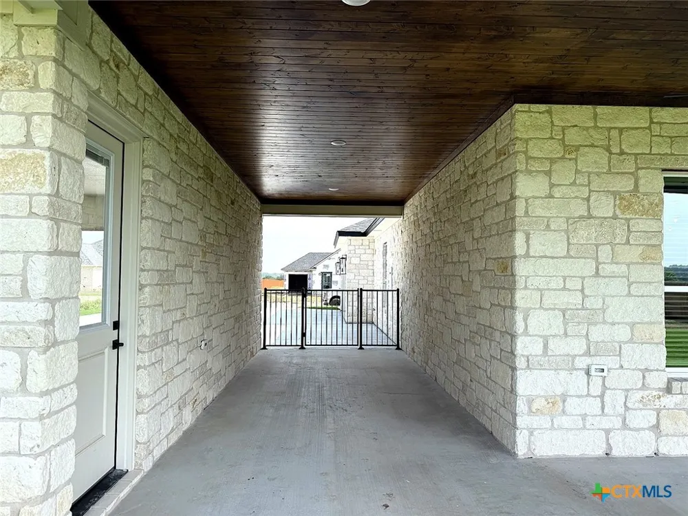 1614 Hunt Drive Salado, TX 76571