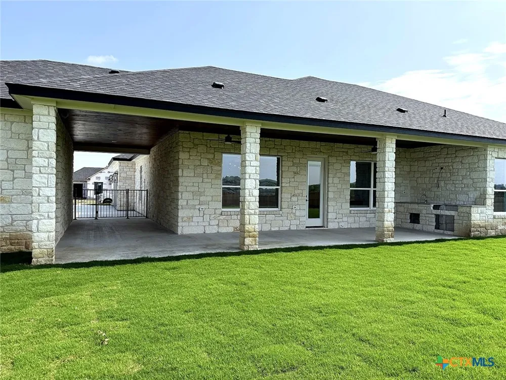 1614 Hunt Drive Salado, TX 76571