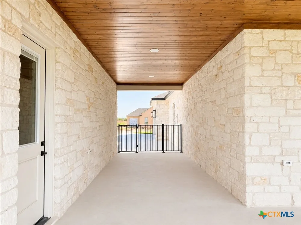 1614 Hunt Drive Salado, TX 76571