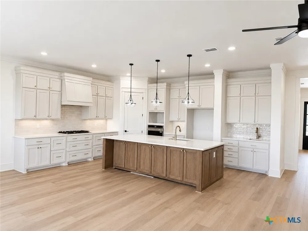 1614 Hunt Drive Salado, TX 76571