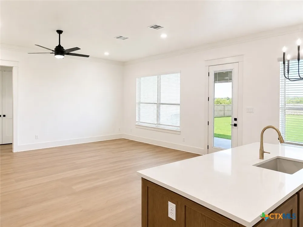 1614 Hunt Drive Salado, TX 76571