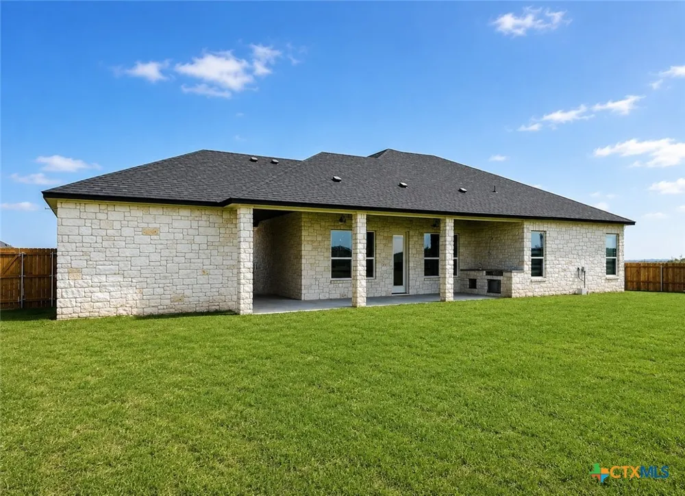 1614 Hunt Drive Salado, TX 76571