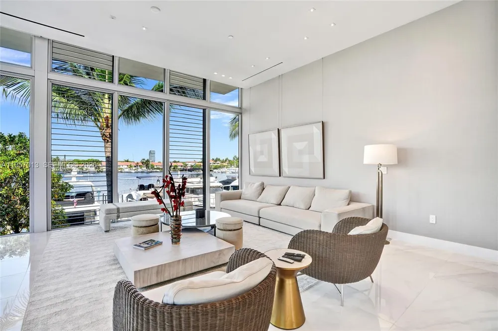 3750 Yacht Club Dr #TH1 Aventura, FL 33180