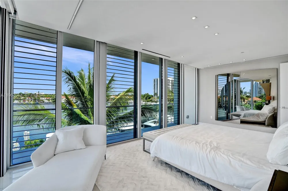 3750 Yacht Club Dr #TH1 Aventura, FL 33180