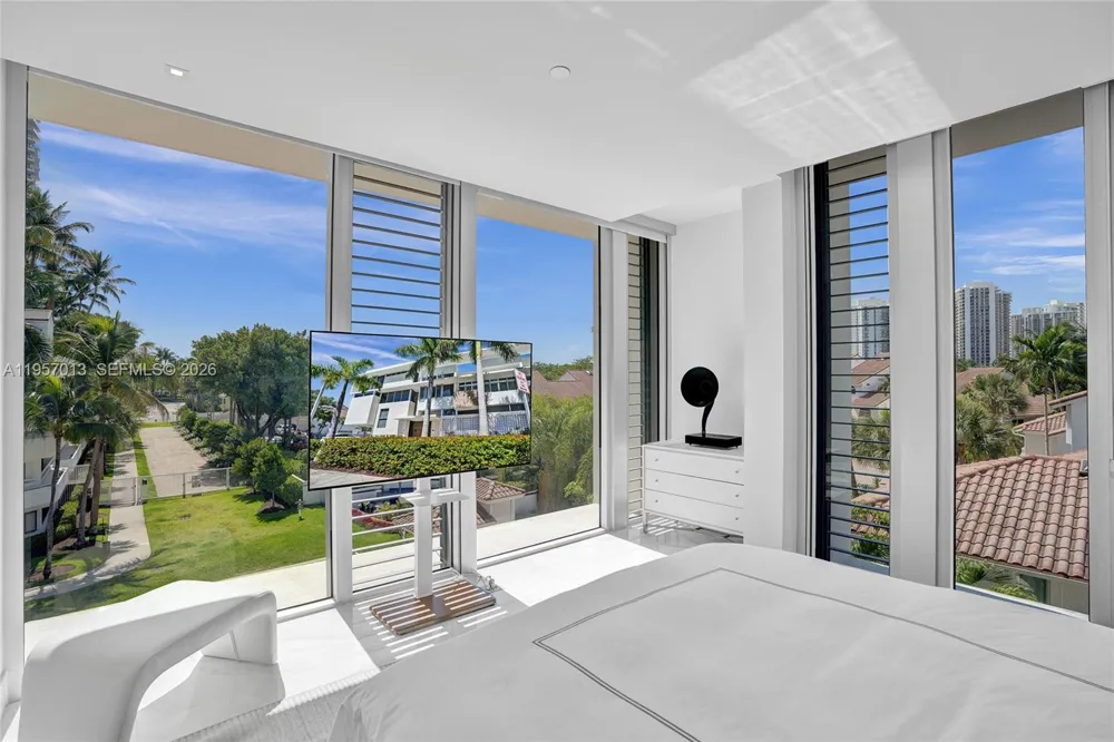 3750 Yacht Club Dr #TH1 Aventura, FL 33180