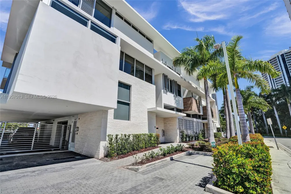 3750 Yacht Club Dr #TH1 Aventura, FL 33180