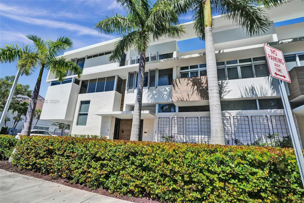 3750 Yacht Club Dr #TH1 Aventura, FL 33180