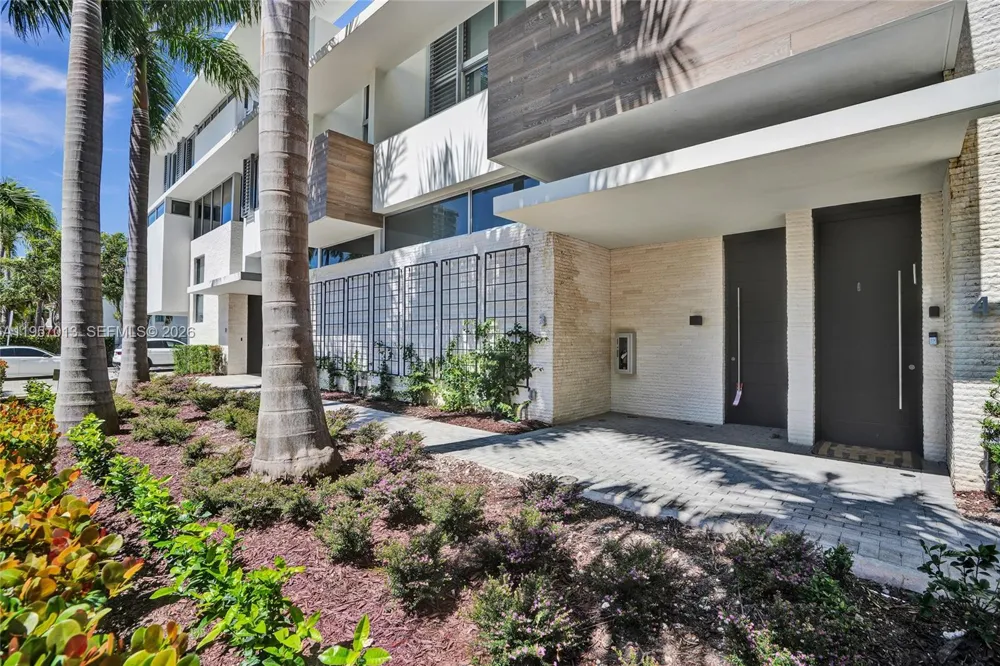 3750 Yacht Club Dr #TH1 Aventura, FL 33180