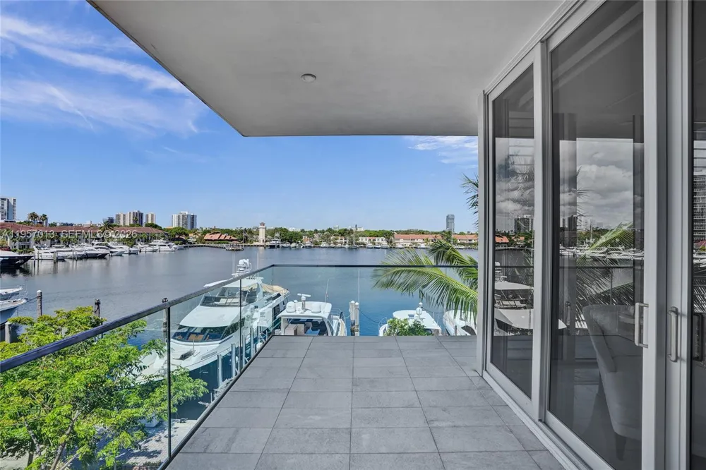 3750 Yacht Club Dr #TH1 Aventura, FL 33180