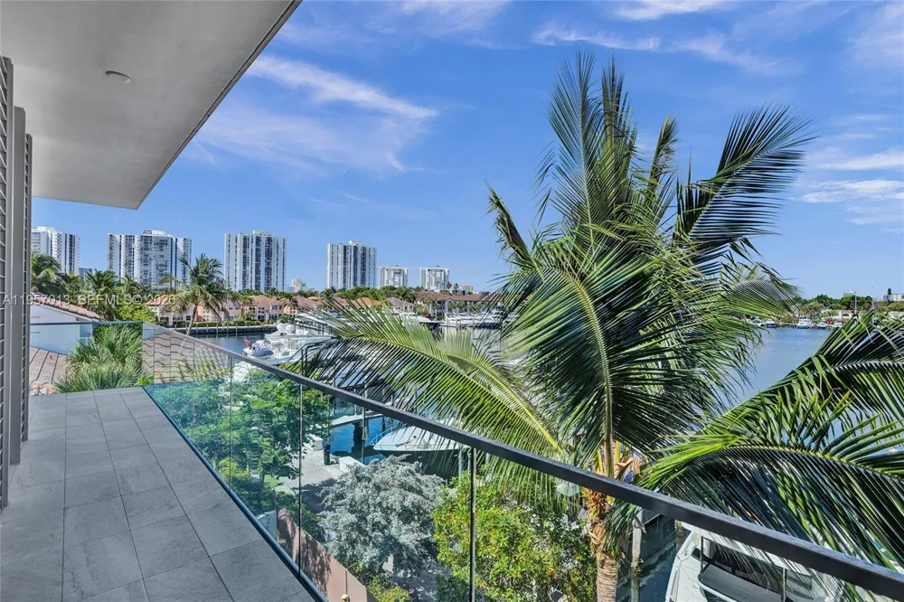 3750 Yacht Club Dr #TH1 Aventura, FL 33180
