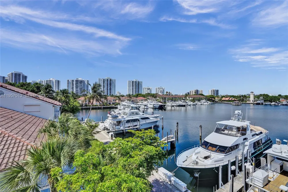 3750 Yacht Club Dr #TH1 Aventura, FL 33180