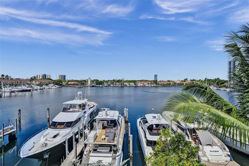 3750 Yacht Club Dr #TH1 Aventura, FL 33180