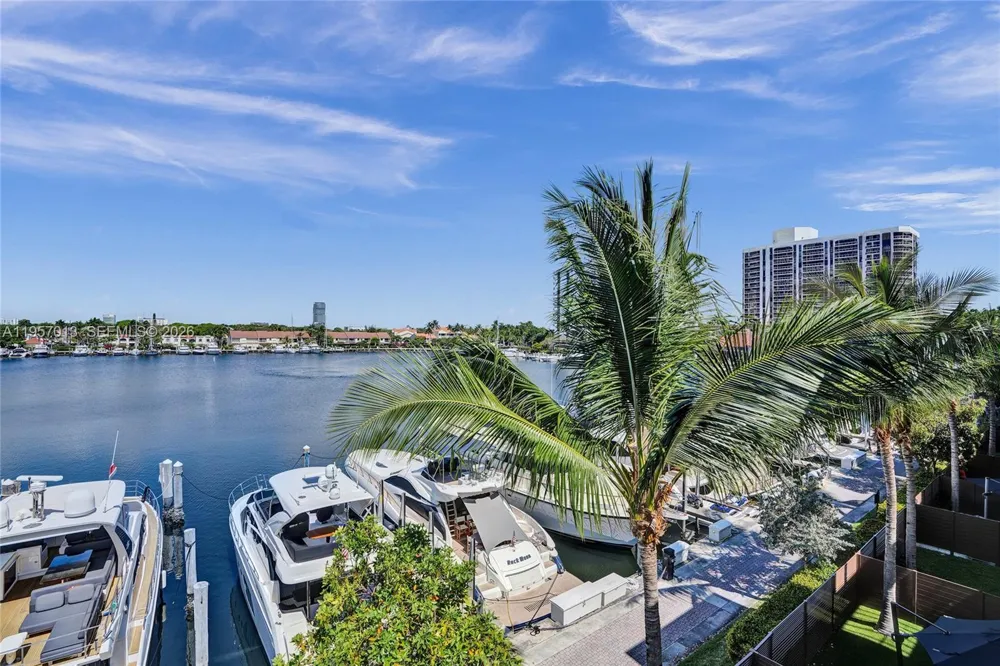 3750 Yacht Club Dr #TH1 Aventura, FL 33180