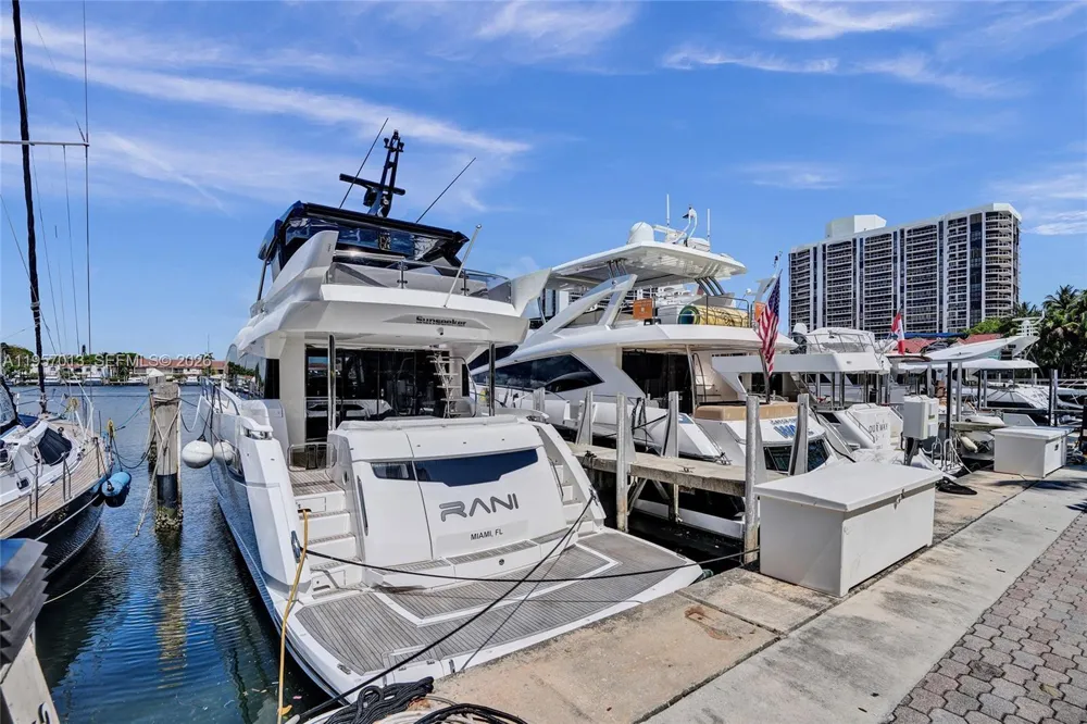 3750 Yacht Club Dr #TH1 Aventura, FL 33180