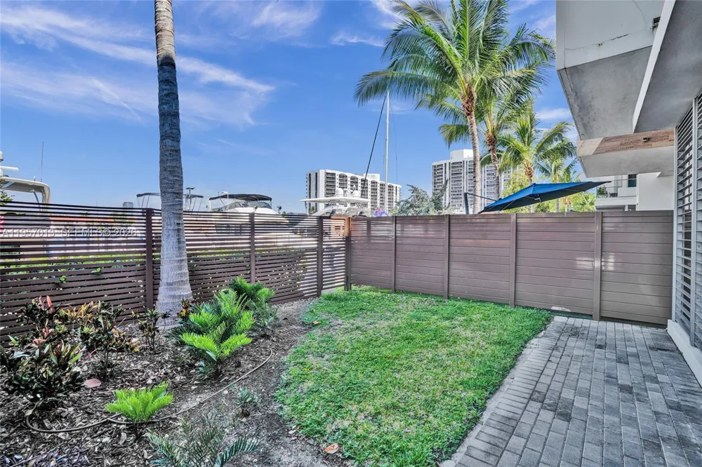 3750 Yacht Club Dr #TH1 Aventura, FL 33180