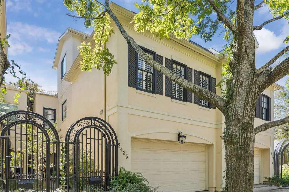 2435 North Boulevard