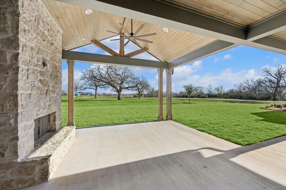 5989 Brazos Bow Way Washington, TX 77880