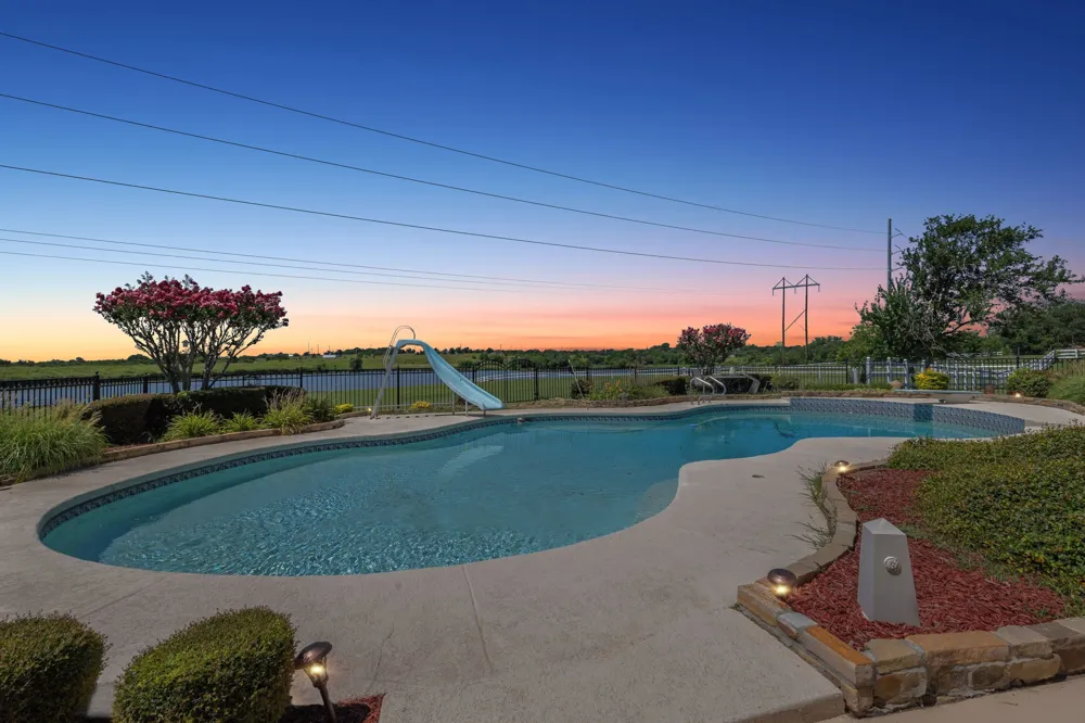 6800 Eastview Drive Sachse, TX 75048