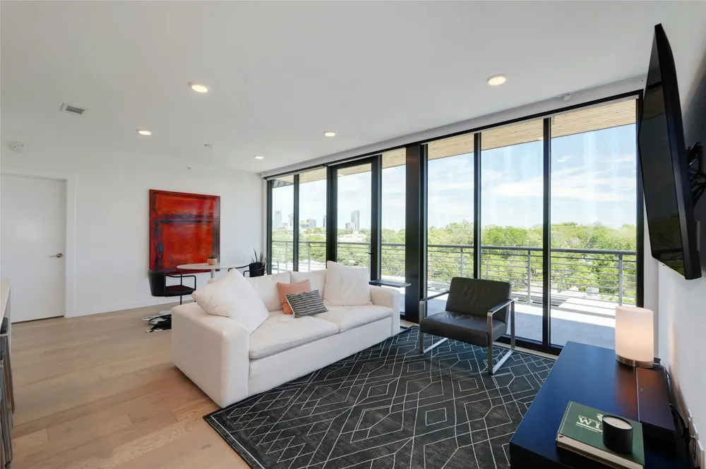 1600 S 1st Street #403