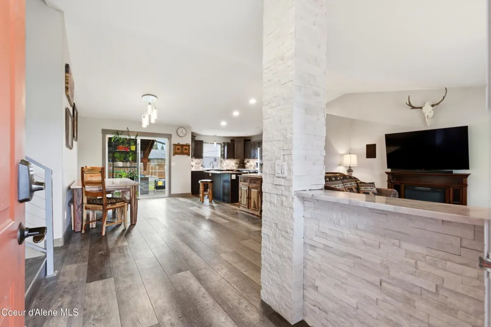 858 E Maple Place Hayden, ID 83835