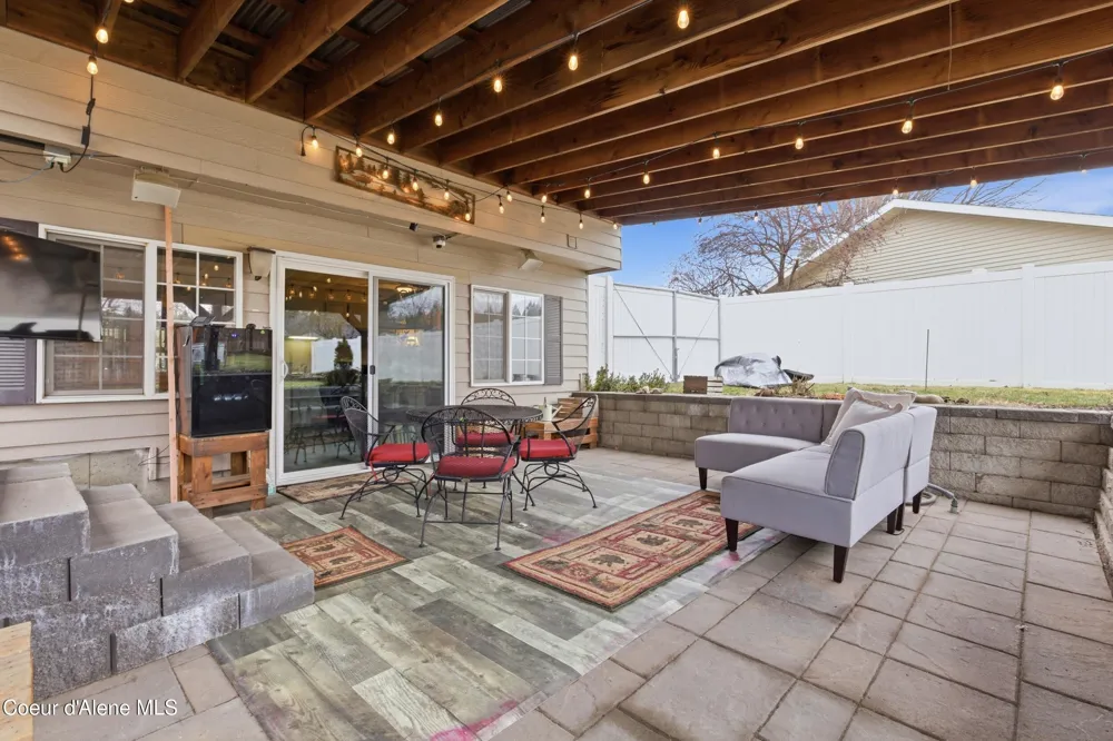 858 E Maple Place Hayden, ID 83835
