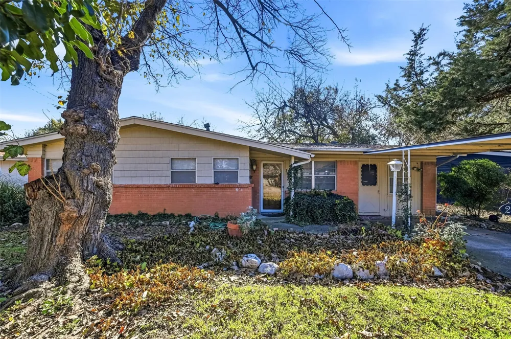 206 W Ridgewood Drive