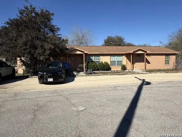 310 S Hermann Ave Three Rivers, TX 78071